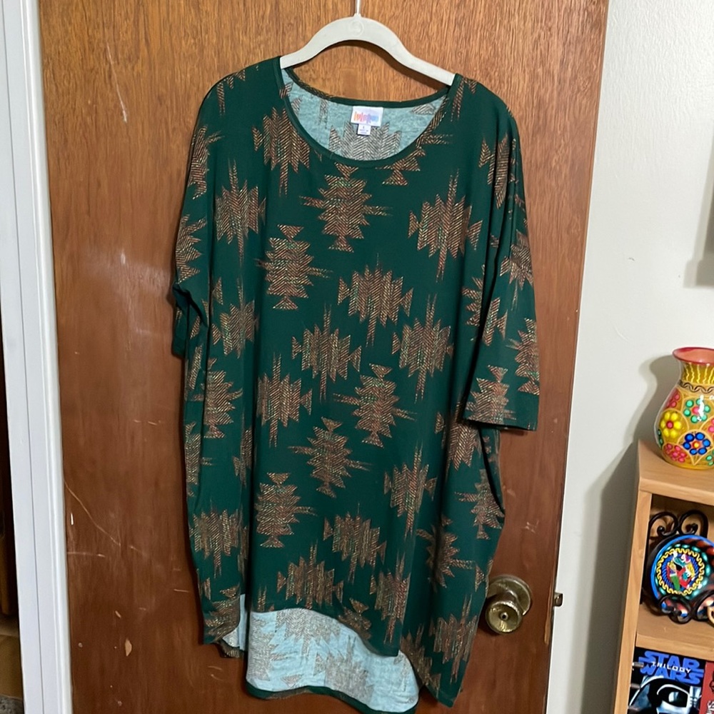 FINAL MARKDOWN Lularoe Irma hi/low top
